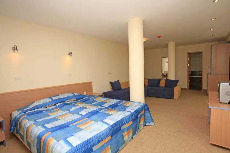 Blue Sky Hotel - & Parking Golden Sands Esterno foto