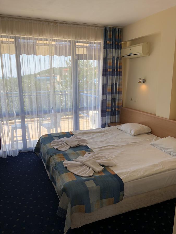 Blue Sky Hotel - & Parking Golden Sands Esterno foto