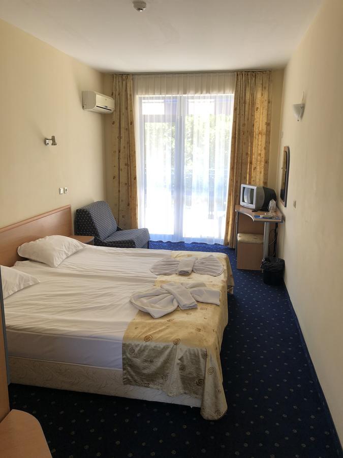 Blue Sky Hotel - & Parking Golden Sands Esterno foto